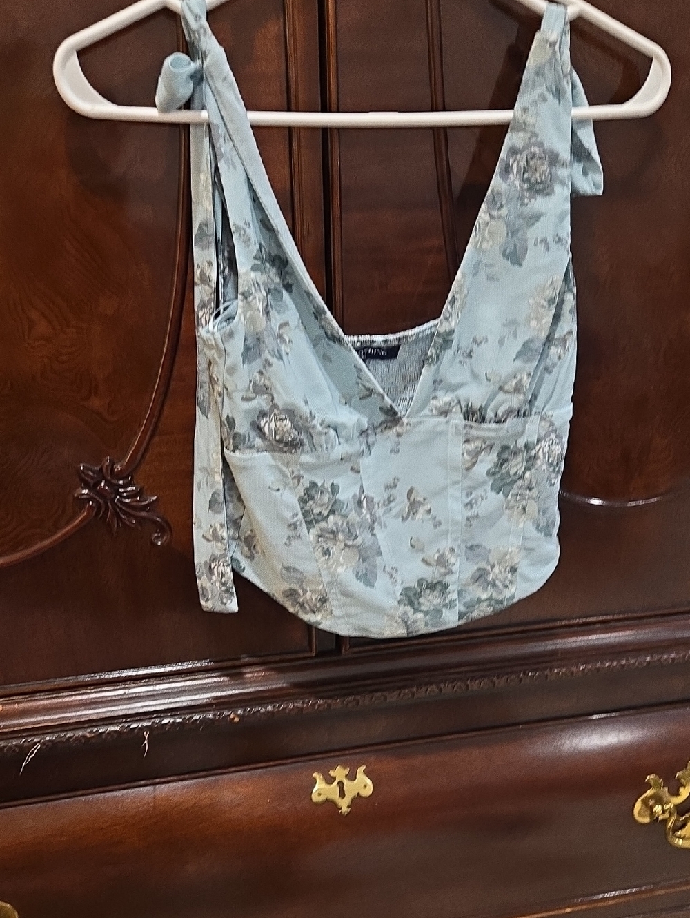 Floral Tie-Shoulder V-Neck Camisole in Light Blue
